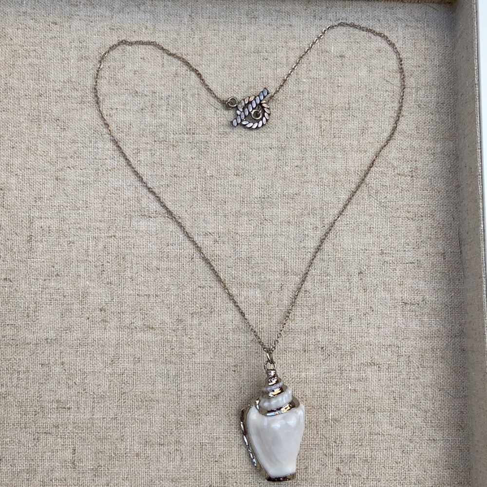 Shell Necklace - Picture 4 of 9